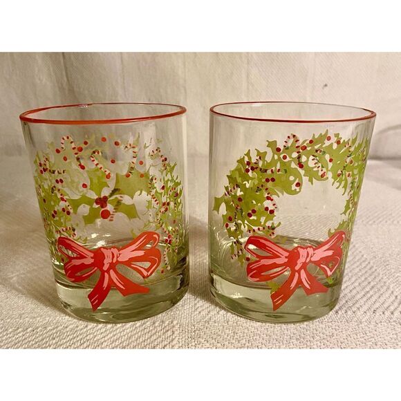 2 Vintage CHRISTMAS HOLLY Wreath Glasses - Cocktail Glassware~Used On TV Show - Picture 1 of 7